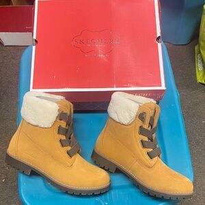 Skechers Tan Boots with White Faux Fur